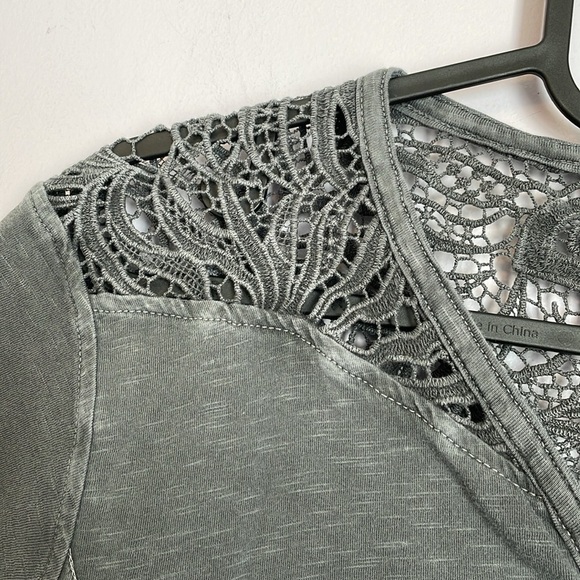 Kuhl Gia Short Sleeve Shirt in Carbon Gray with Crochet detail size M - Picture 9 of 16